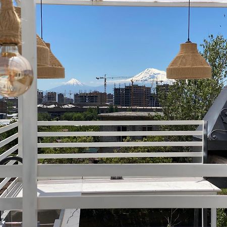White House Yerevan Luaran gambar